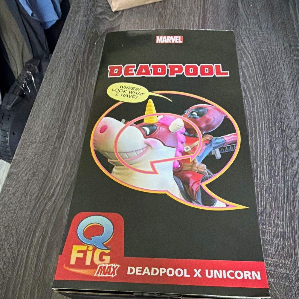 Marvel Q-Fig Max Deadpool x Unicorn Figure Quantum Mechanix QMx Diorama 85